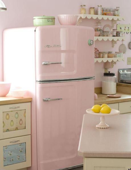 可愛いキッチンに大変身♪人気のピンク♪2ドア冷凍冷蔵庫137L 可愛い