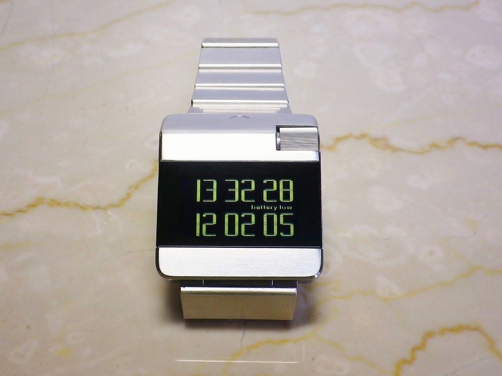 スイス製デジタル腕時計 Ventura V-Tec Delta スイス製デジタル腕時計