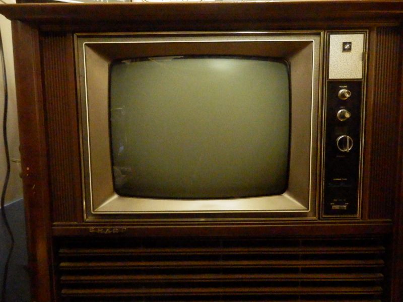 60年代家具調ブラウン管白黒テレビで、地デジを見る – みかさベースで