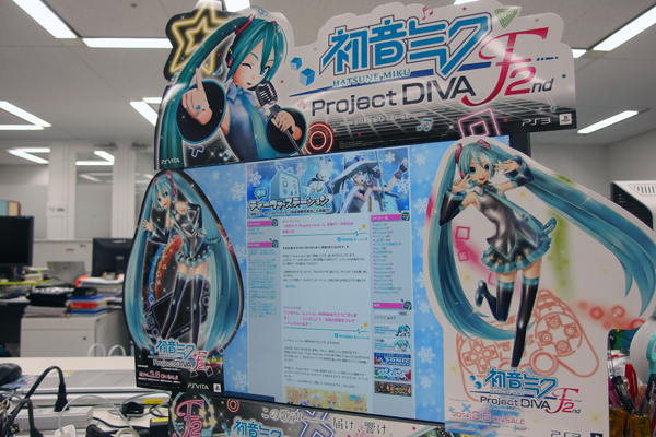 お店にも歌姫が降臨してますよー！ 『初音ミク -Project DIVA- F 2nd