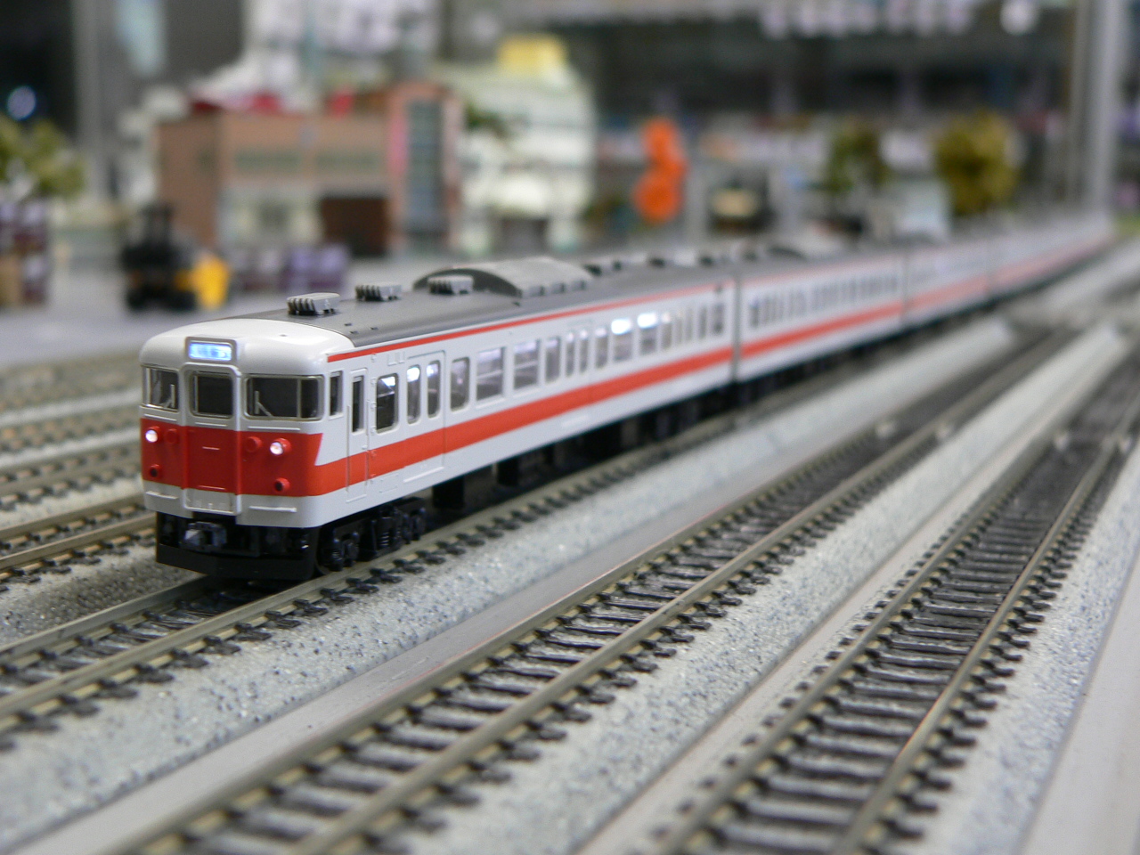 トミックスの113系2000番台関西線快速色6両セットの車掌室灯