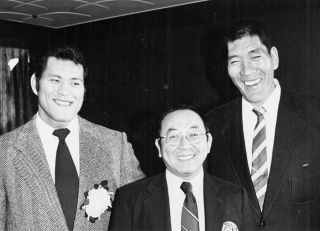 この世に一枚のお宝色紙」馬場＆猪木〝BI砲〟寄せ書きサイン色紙が話題