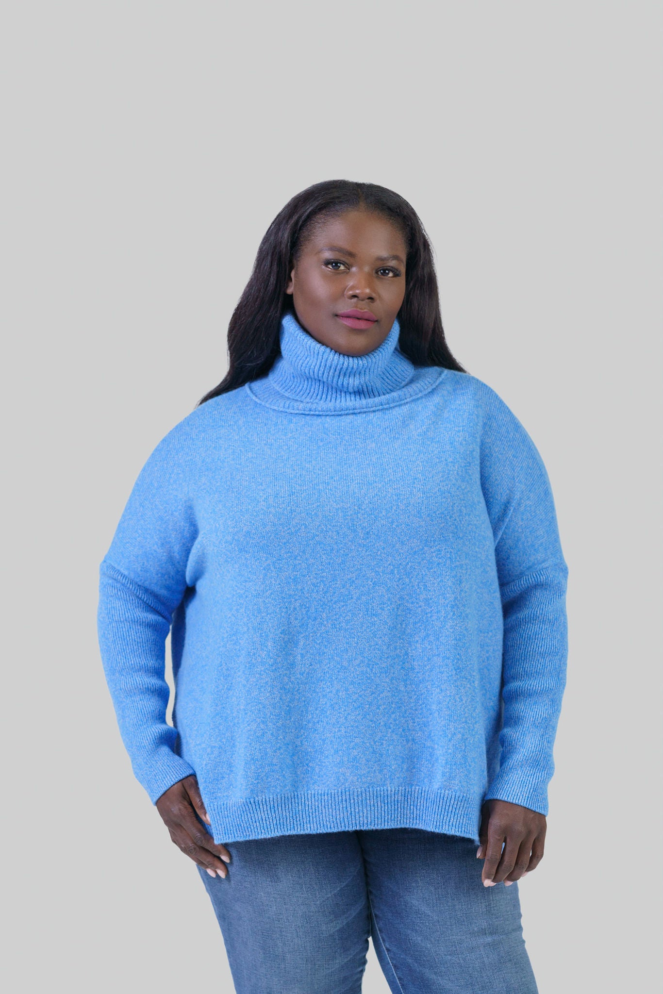 CLARA LOOSE FITTING TURTLENECK SWEATER IN WOOL AND CASHMERE – AMOUR781