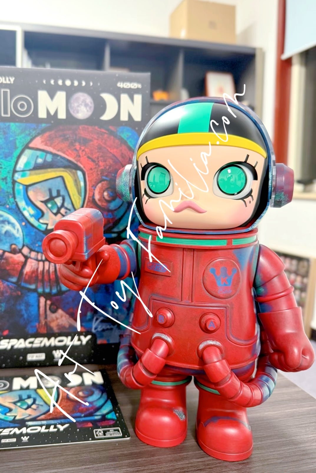 400% MEGA Space Molly 400% Hello Moon | POP MART – Art Toy Familia