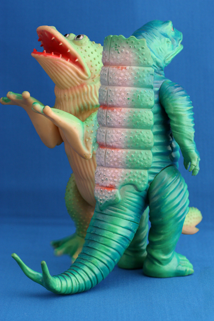 毒ガス怪獣ケムラー、泡吹き怪獣ガマクジラ – 昭和玩具研究+発表
