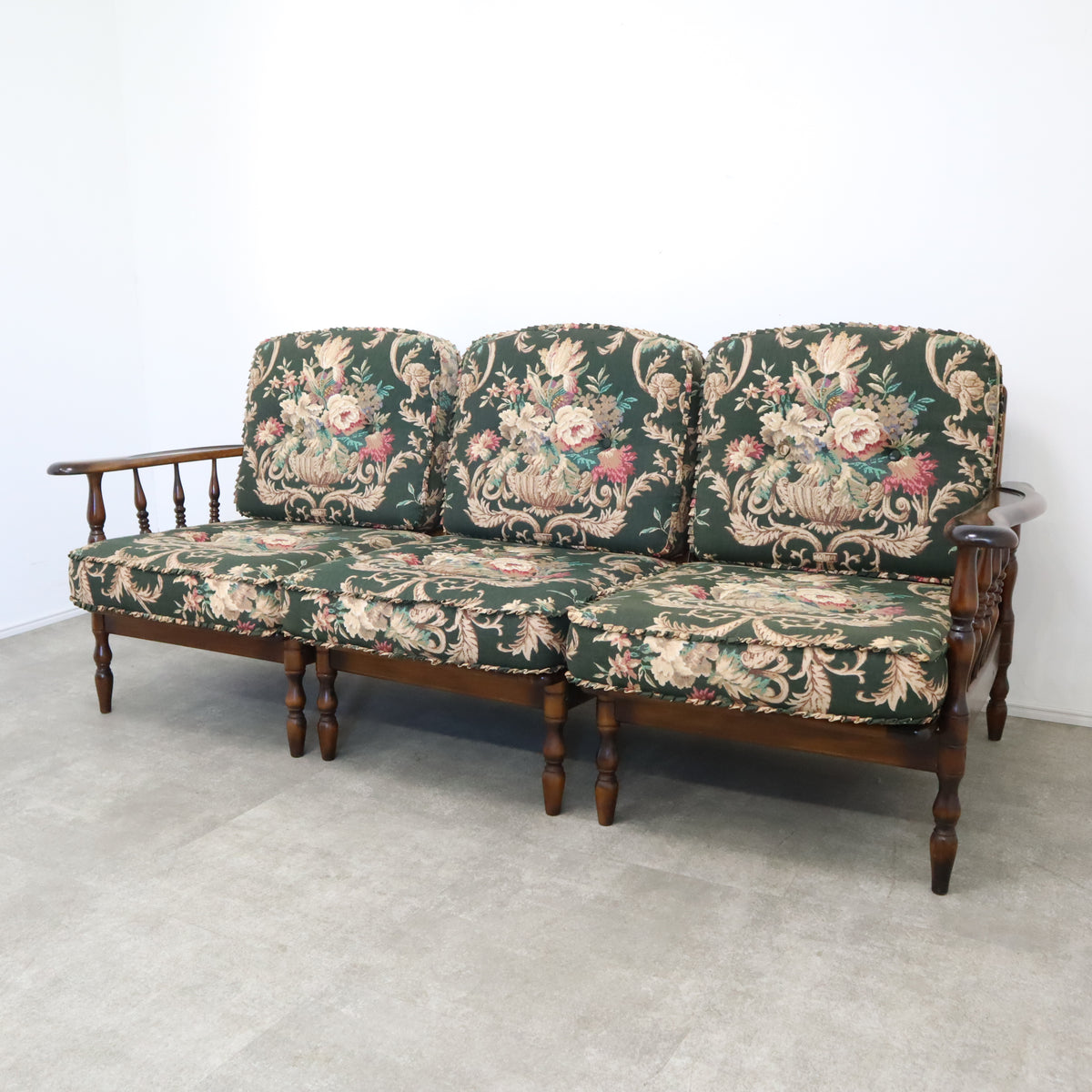 オールドカリモク シングルソファ B 木肘 ビンテージ ZR24194 オールド