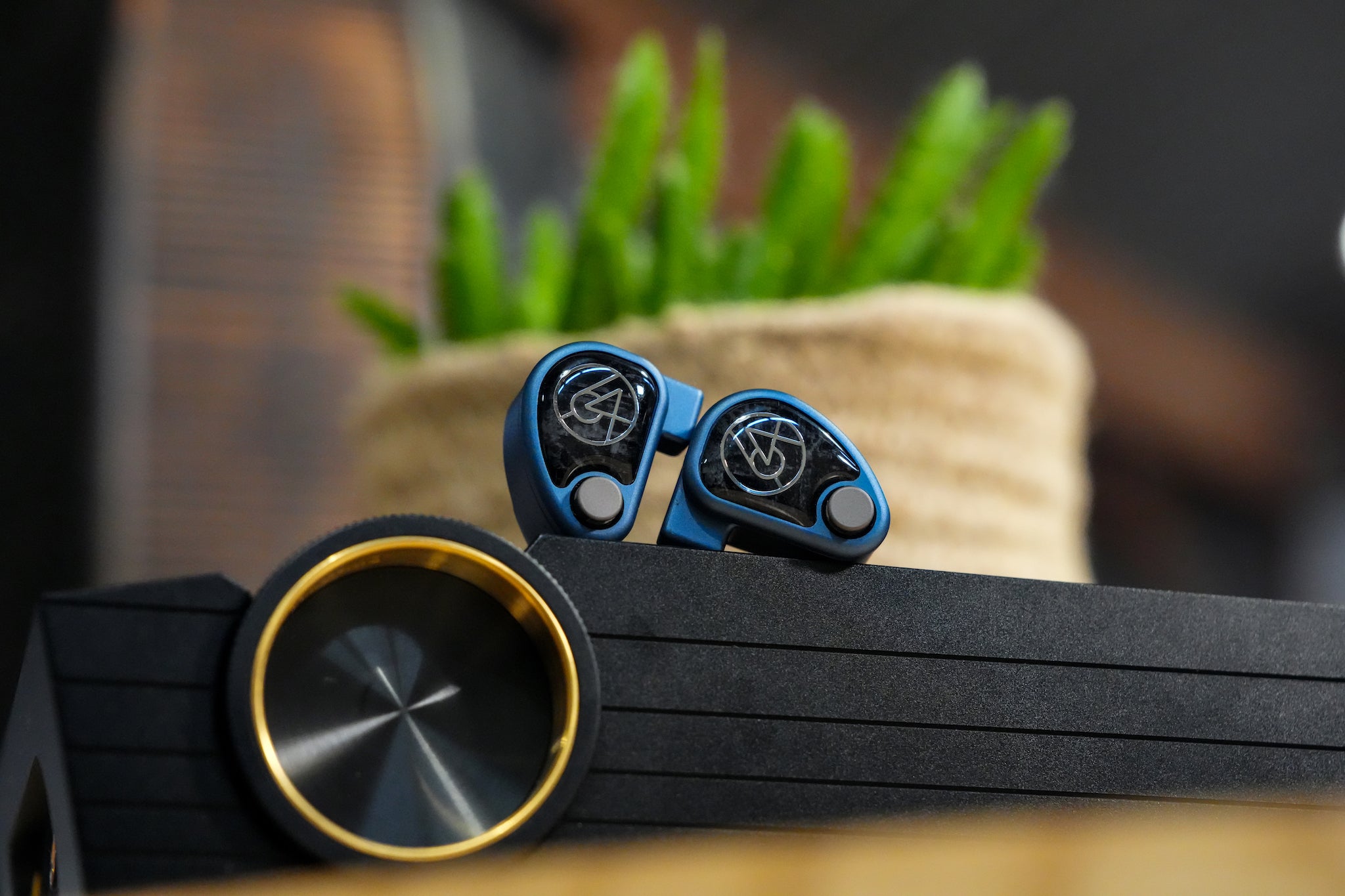 Dynamic, Fun, and Technically Strong 64 Audio U4s Review | Bloom Audio