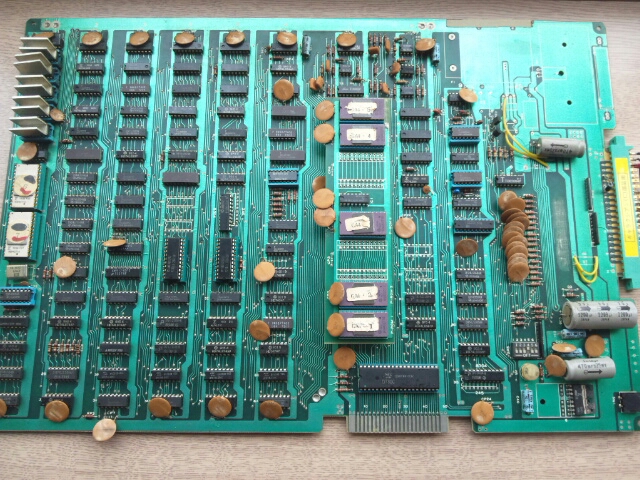 ギャラクシアンの基板☆E - テーブル筐体な日々