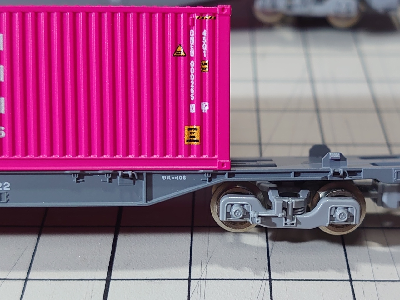 KATO製40ft海上コンテナをコキ106形に対応させる｜Kojicstageが何か
