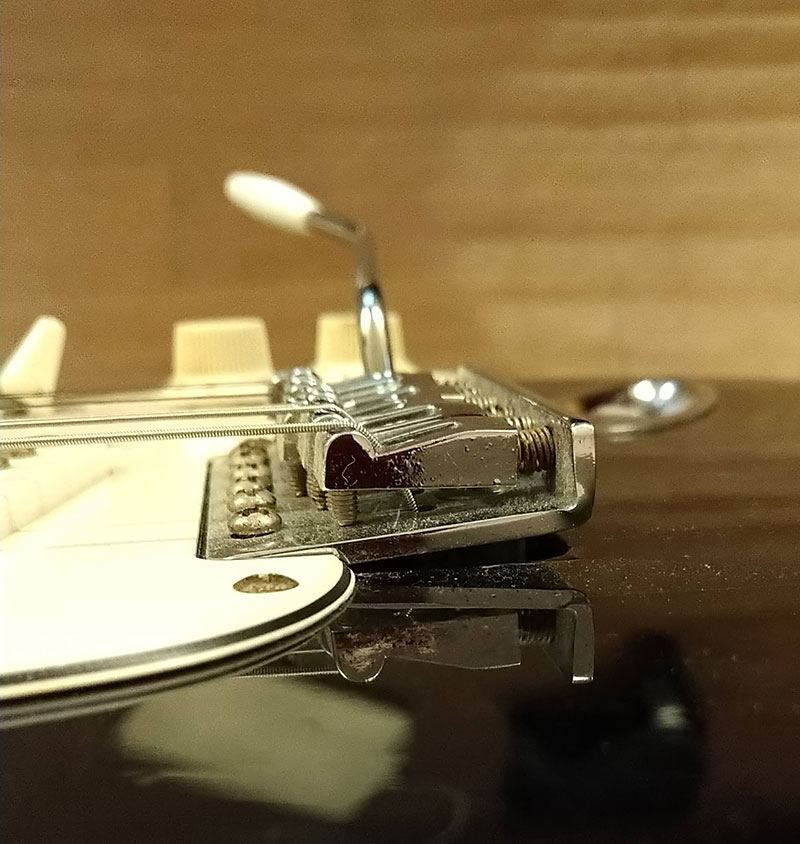 ジャンク・ストラト トレモロアームの交換はサイズに注意！ | Comoty's