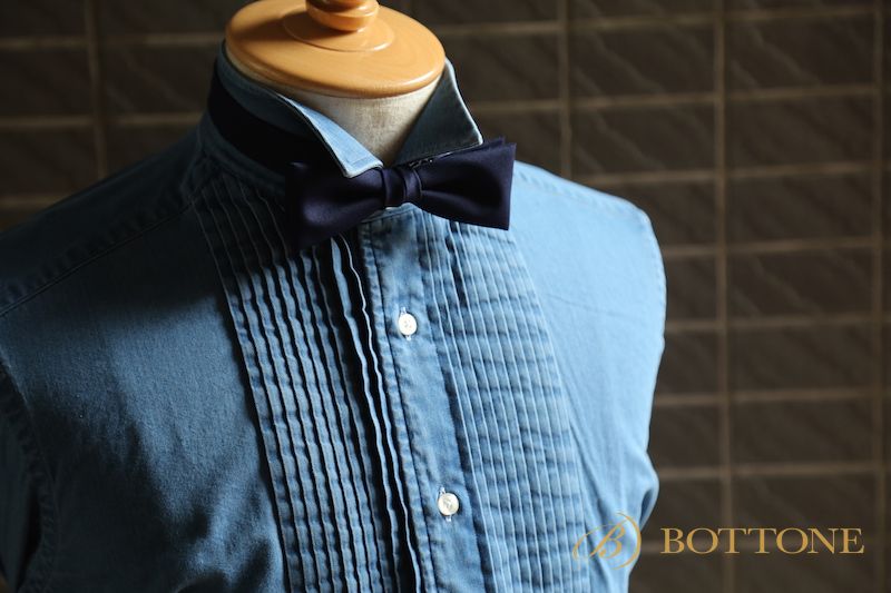 タキシードに合わせるデニムシャツ！フォーマルとカジュアルの