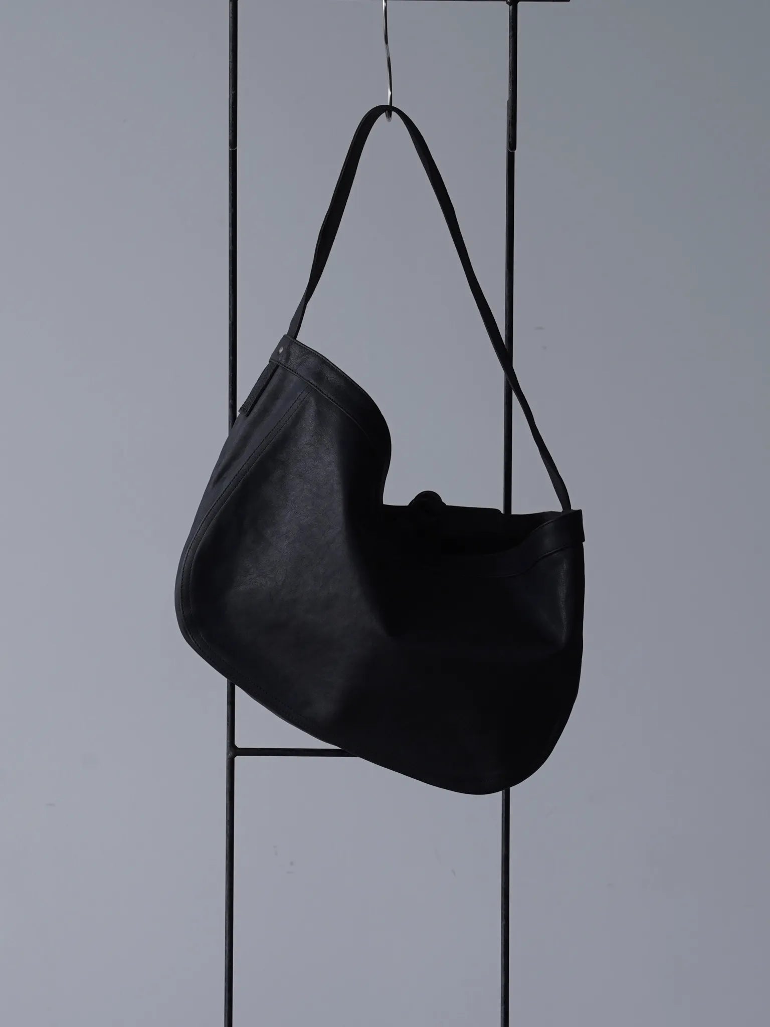 T.T LOT.004 NEWSBOY BAG Black (horse leather) | CASANOVA&CO