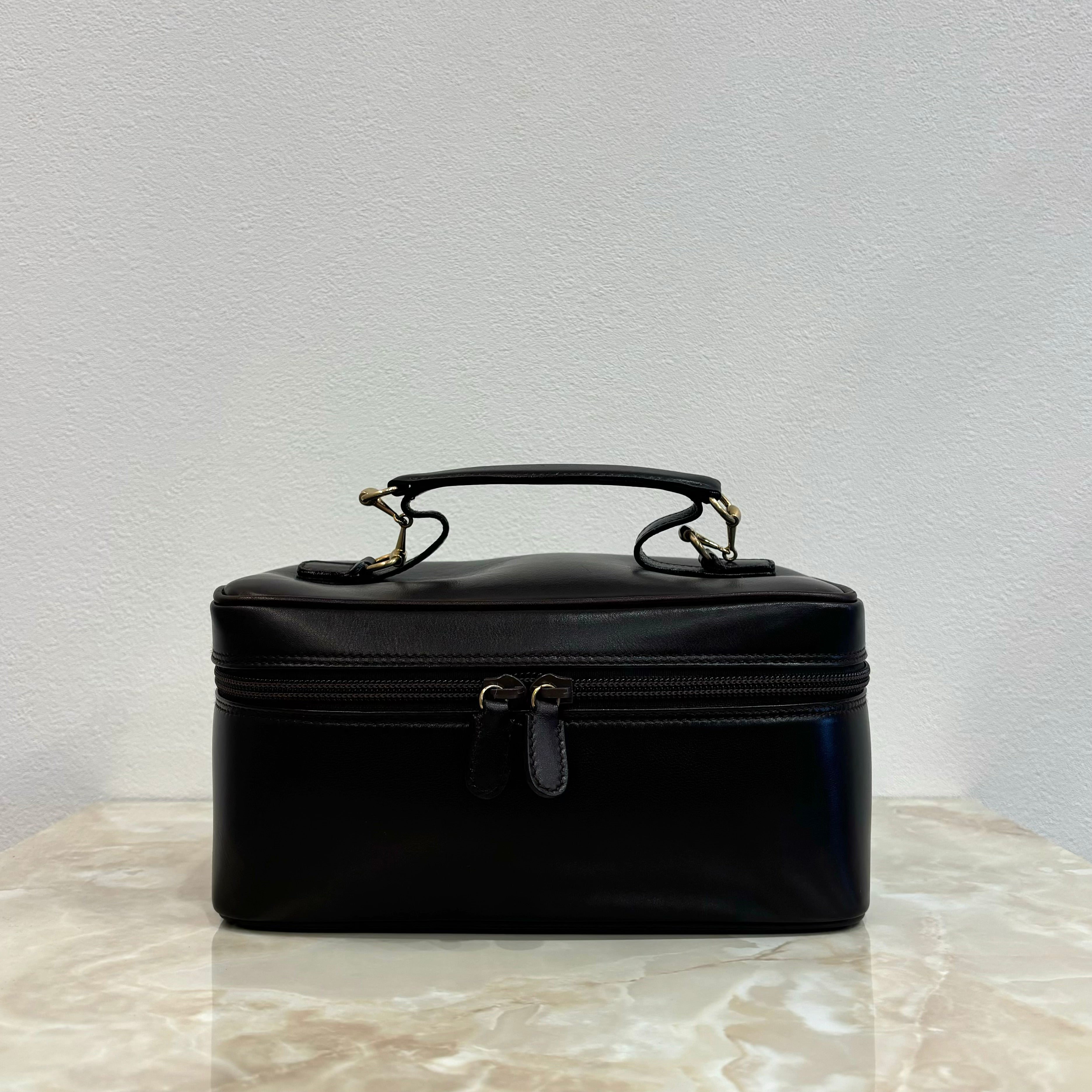 18833F08-3E86-44BC-9F6E-