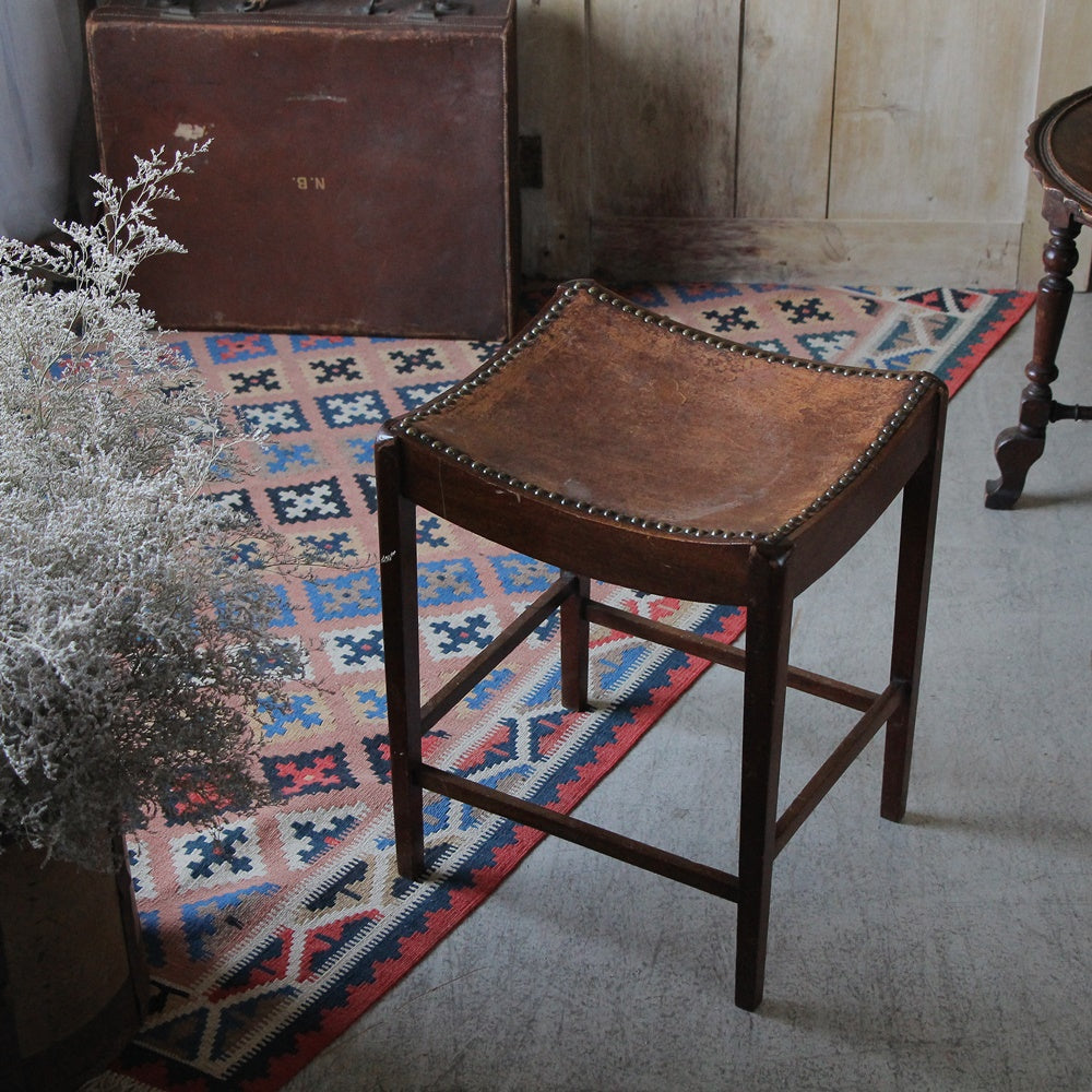 レザーの味わいが素敵なスツール（椅子）高さ50cm イギリス