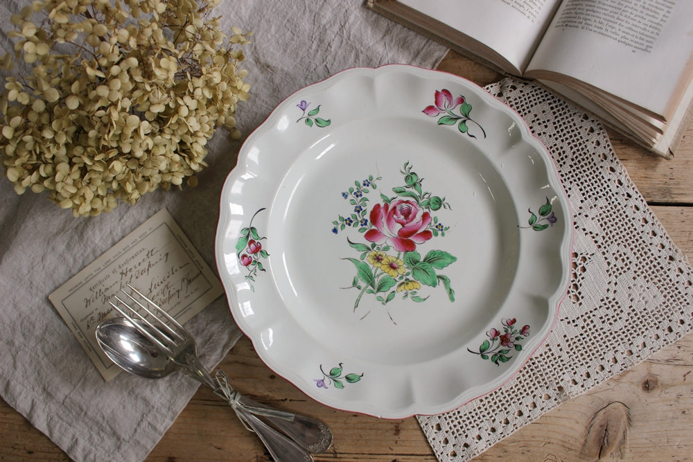 フランスアンティークリュネビィル窯のMesangeソーサーデザート