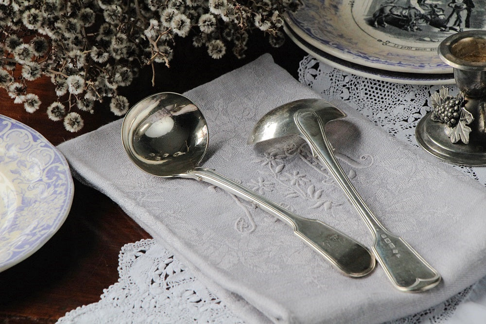 刻印入りシルバープレートサービングスプーン（18cm） イギリス