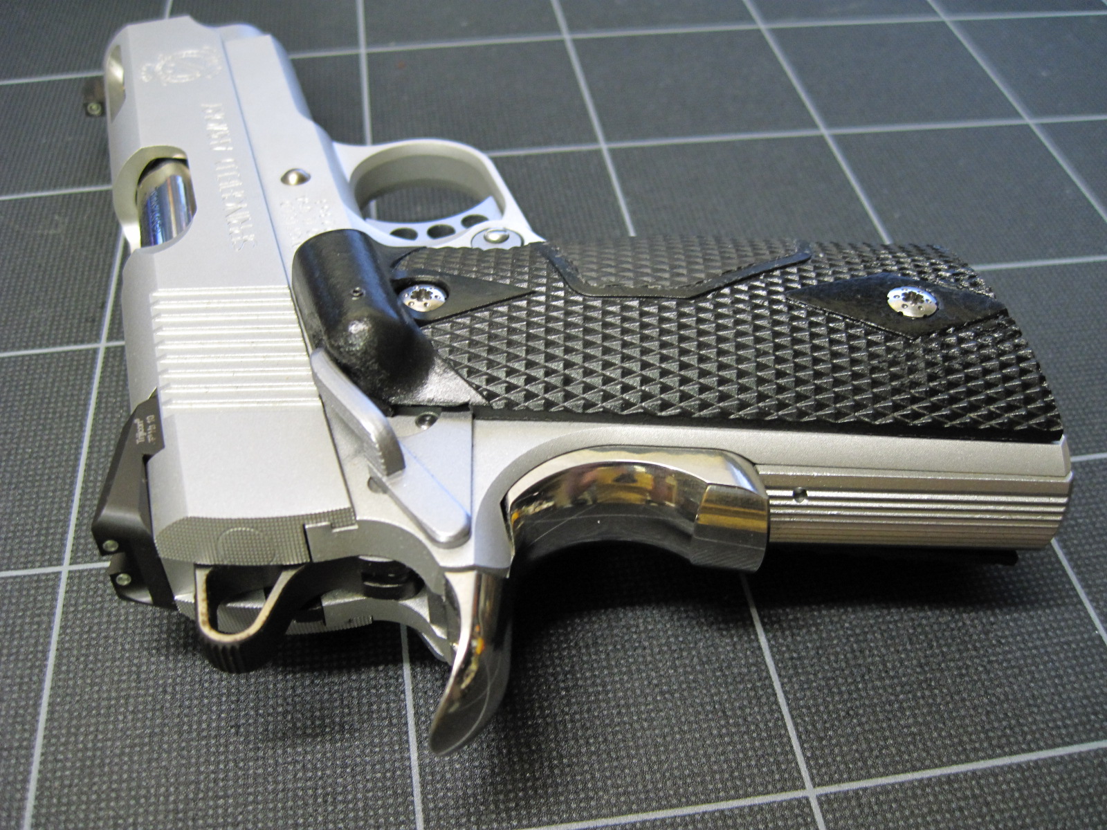 V10 Ultra Compact – Anvil WA 1911用 SFAタイプ グリップセフティ