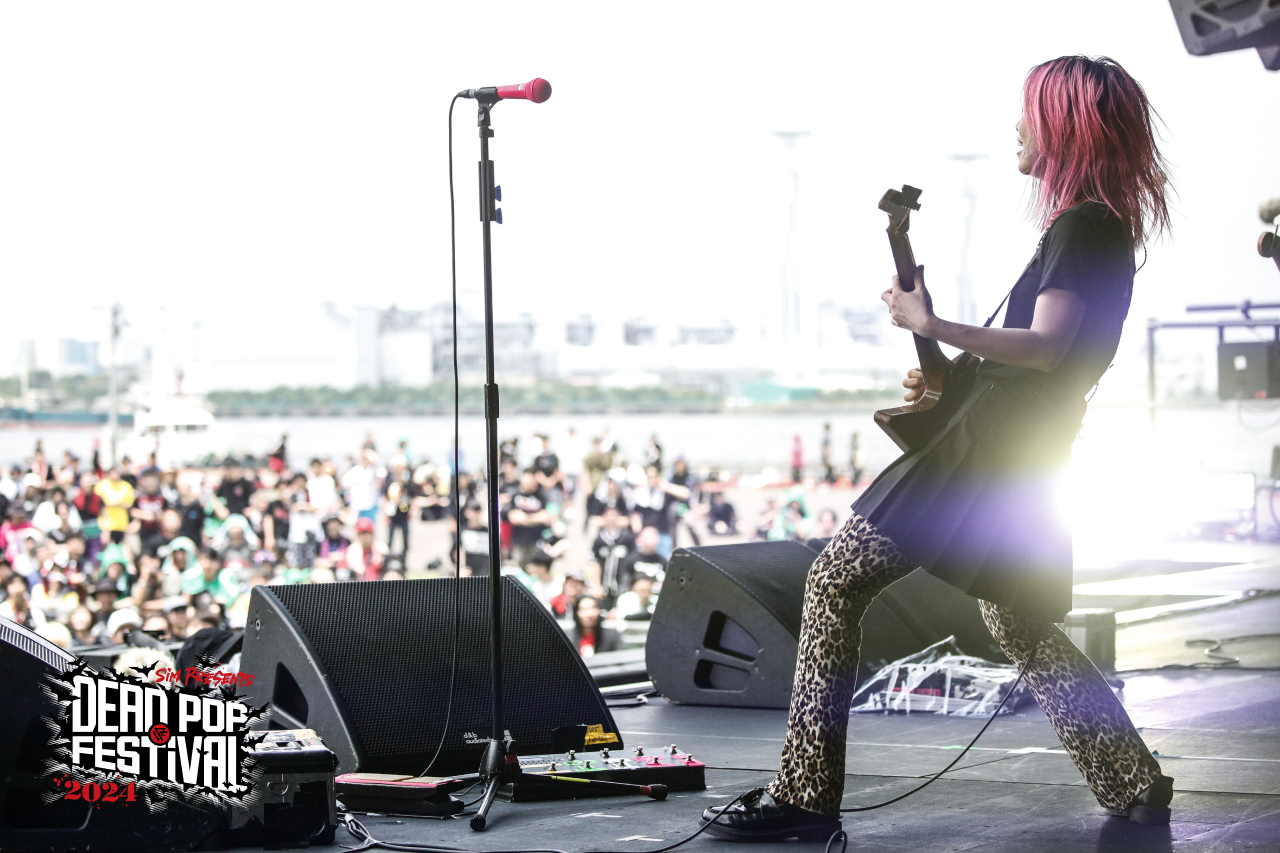 Dizzy Sunfist 、CAVE STAGEのみんなを“アゲぽよ星人”に | DEAD POP