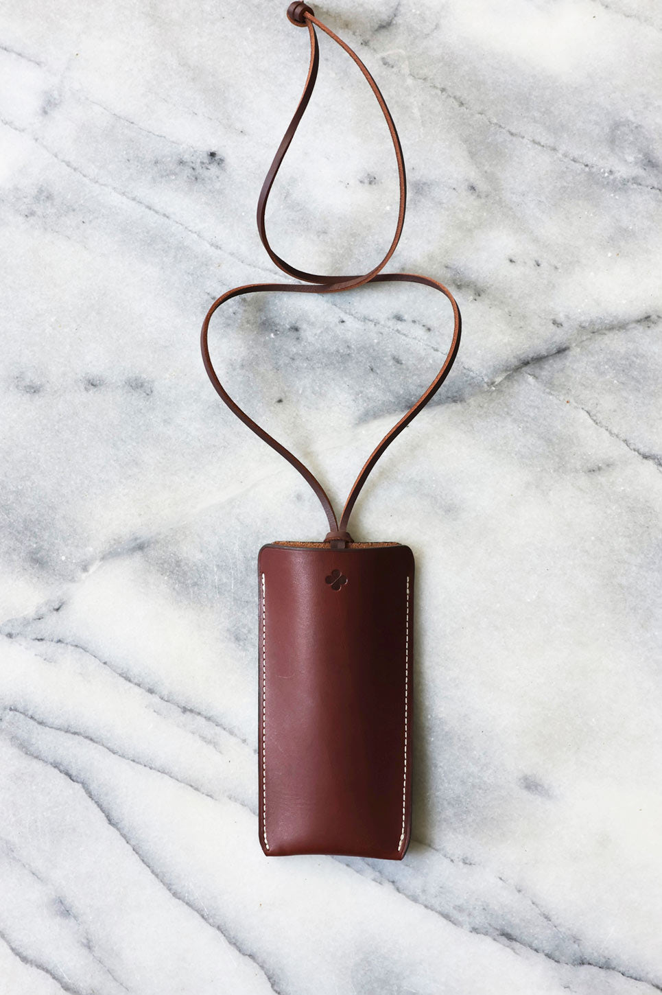 ショルダーストラップ付きブラウンレザーメガネケースDEL'EP