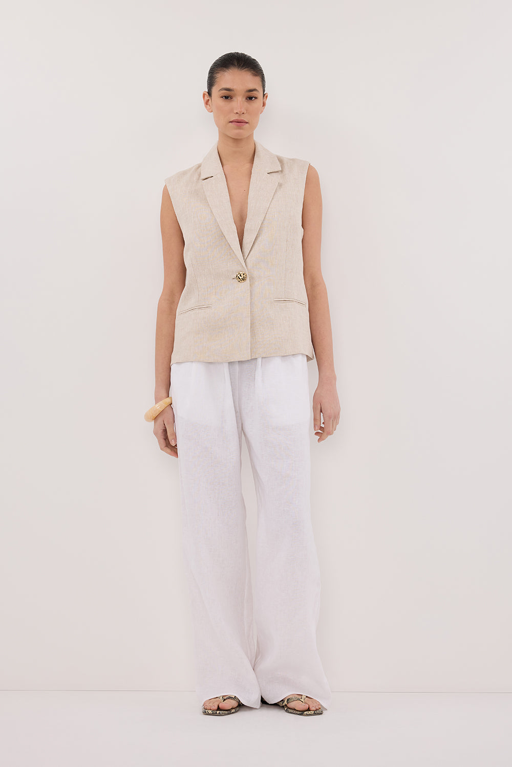 SELAH NATURAL LINEN SLEEVELESS VEST – DISSH