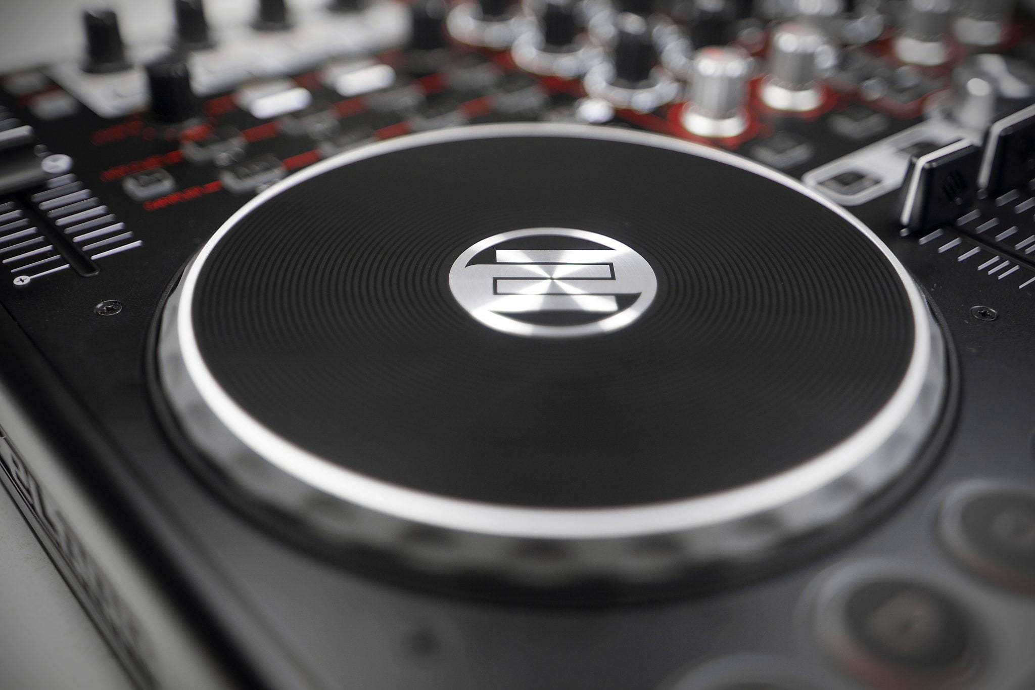 REVIEW: Reloop Terminal Mix 4 DJ Controller