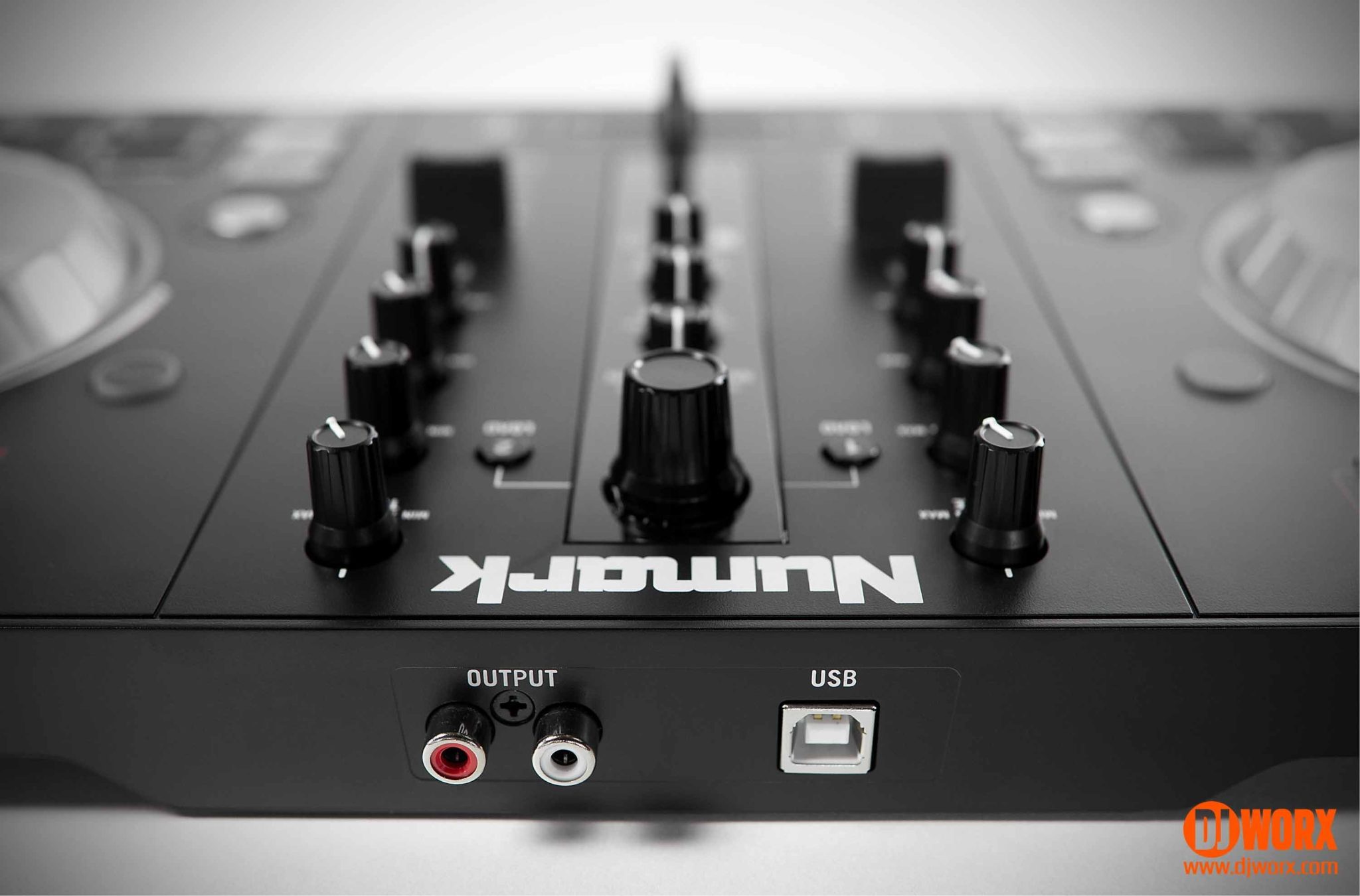 REVIEW: Numark Mixtrack Pro 3 Controller