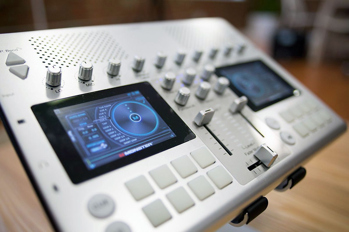 GoDJ Plus portable — when more is still less