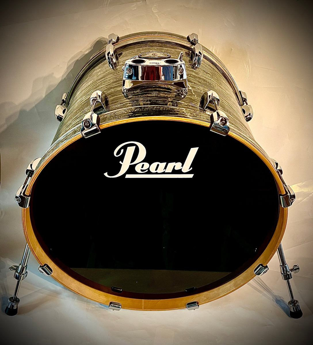 Pearl 22x18” VSX Vision Bass Drum in #431 Strata Black – DrumPickers