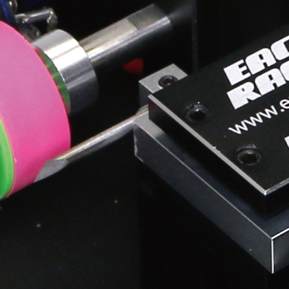 3種の特殊ナイフを標準装備！ミニ四駆ホイルを本体に直接固定して