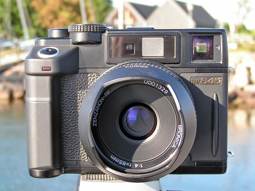 Bronica RF645 - Camera-wiki.org - The free camera encyclopedia
