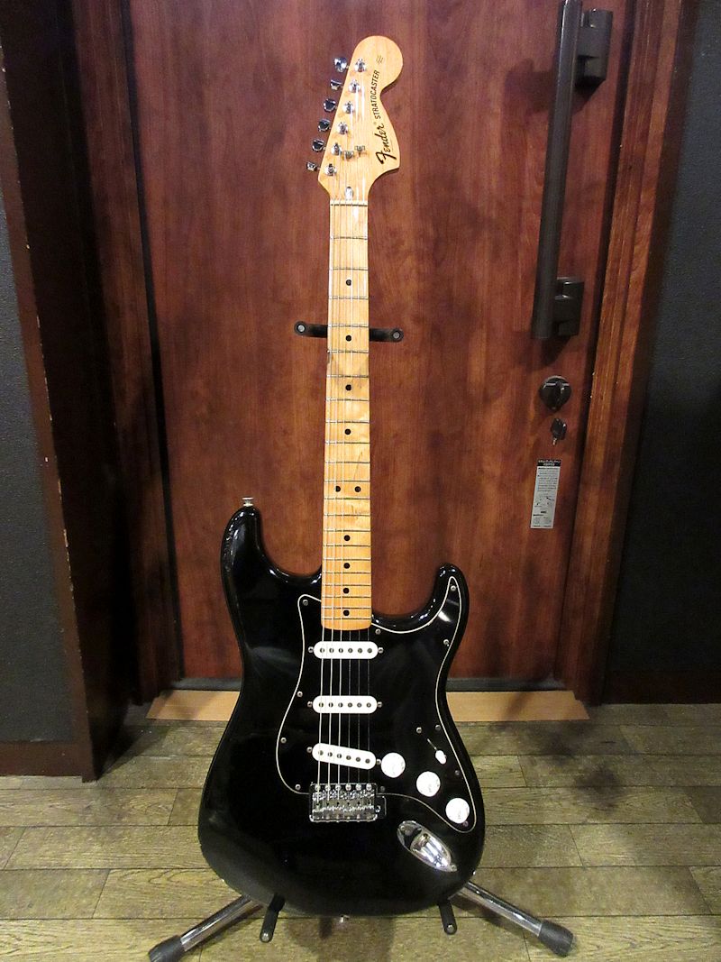 1976 Fender Stratocaster Black/Maple - ヴィンテージギター買取り