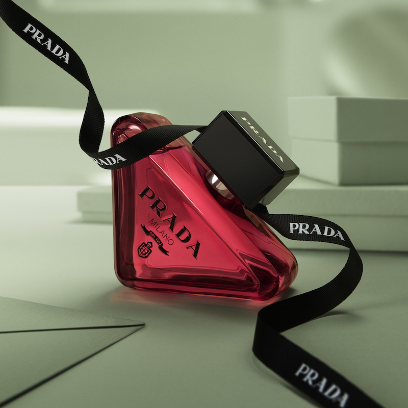 新作「プラダ パラドックス ラディカル エッセンス パルファム」登場