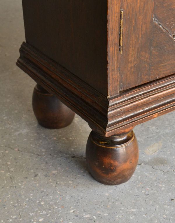 ダークブラウンのアンティーク家具、英国のブックシェルフ（本棚）(q