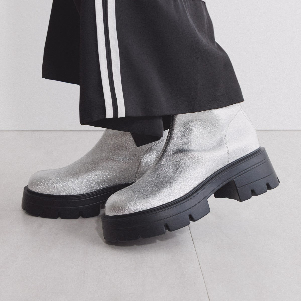 再値下げ】バックファスナー厚底ブーツ/554406