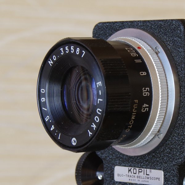 引伸ばしレンズ収蔵庫