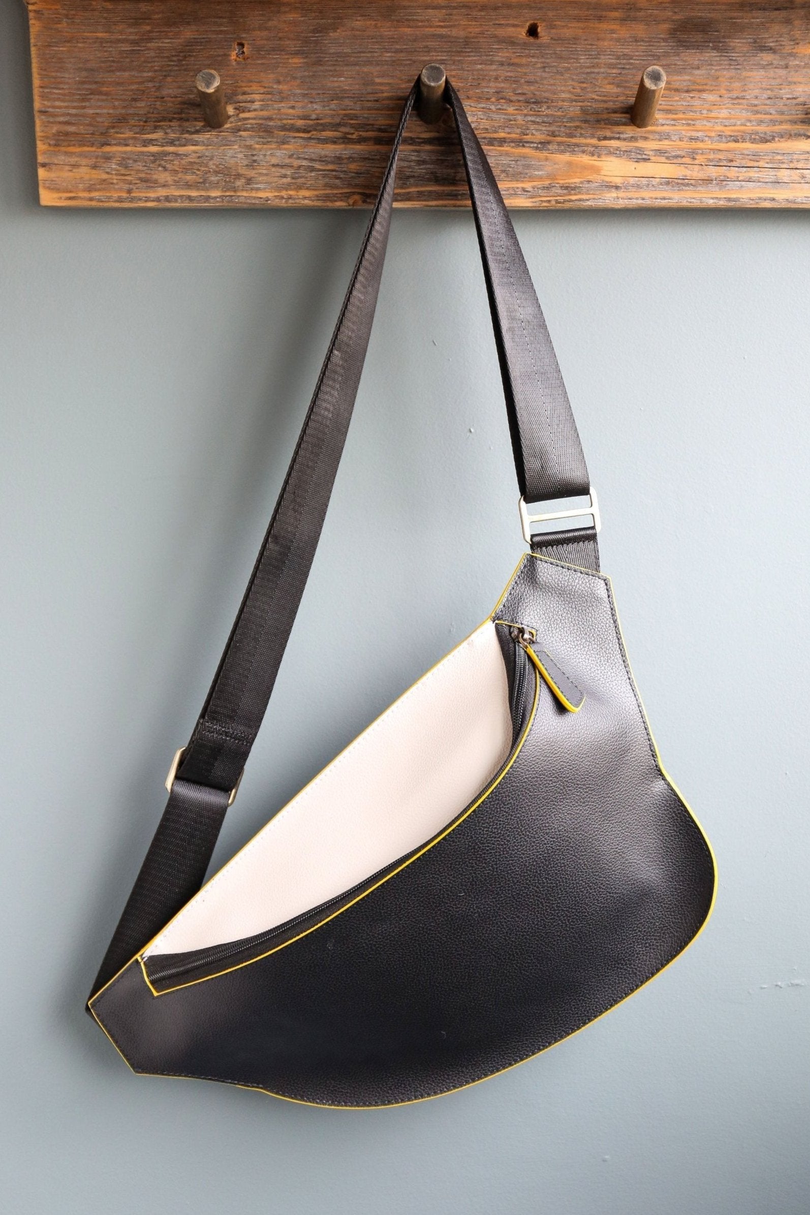 Moondance Mirum Plant Vegan Crossbody Bag in Black | House of Hofu