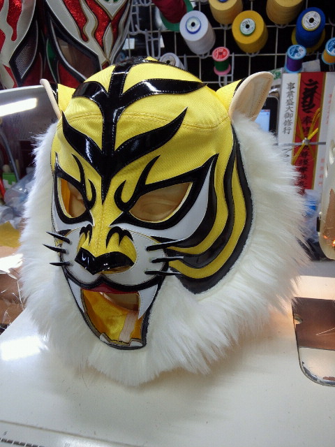 6月30日より タイガーマスクW選手の『プロ仕様マスク』闘魂SHOP 通販