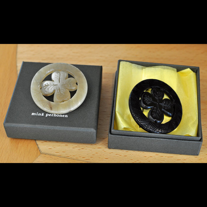 ミナペルホネン lucky clover ブローチ | Lin total fashion place blog