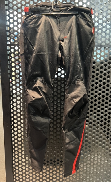 2025年春夏新作】テーパードメッシュボトムス入荷のお知らせ