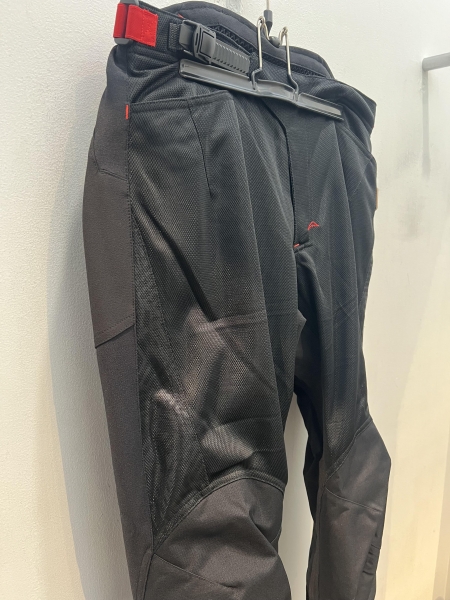 2025年春夏新作】テーパードメッシュボトムス入荷のお知らせ