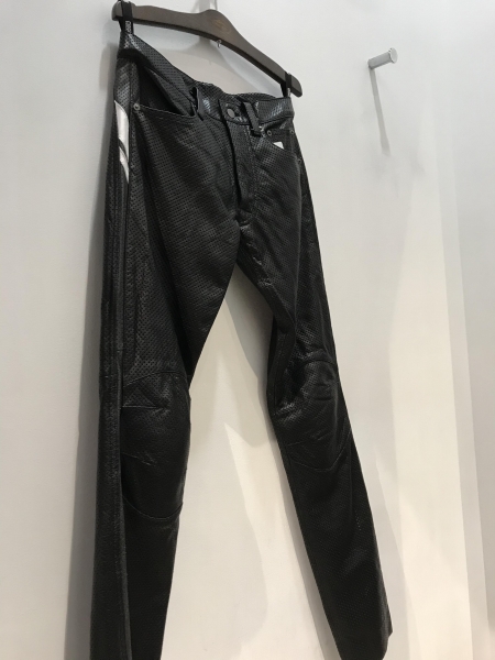 メッシュレザーパンツのご紹介：KUSHITANI 清水店 | KUSHITANI