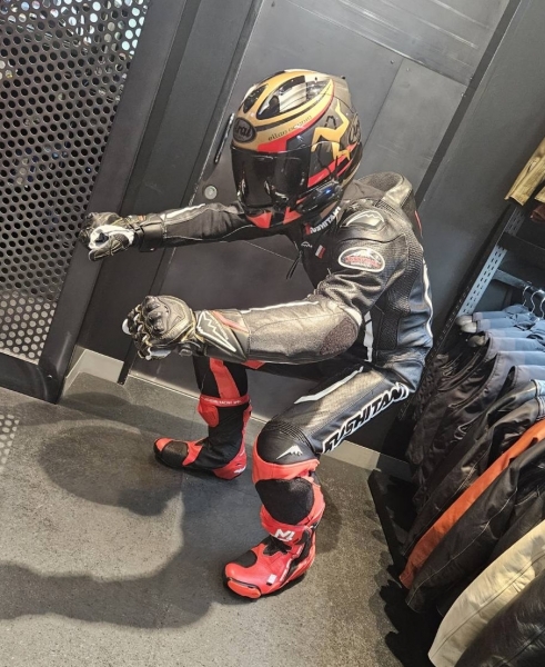 新作ツナギ登場！】アクリートスーツ入荷&スーパーテック R2再入荷の