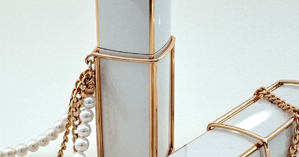 シャネル「ココ マドモアゼル オードゥ パルファム」に、アクセサリー