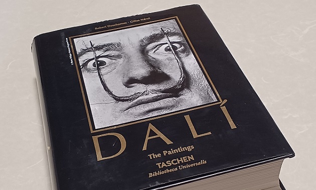数あるサルバドール・ダリの画集の中で、『DALI 全画集』は推し！です