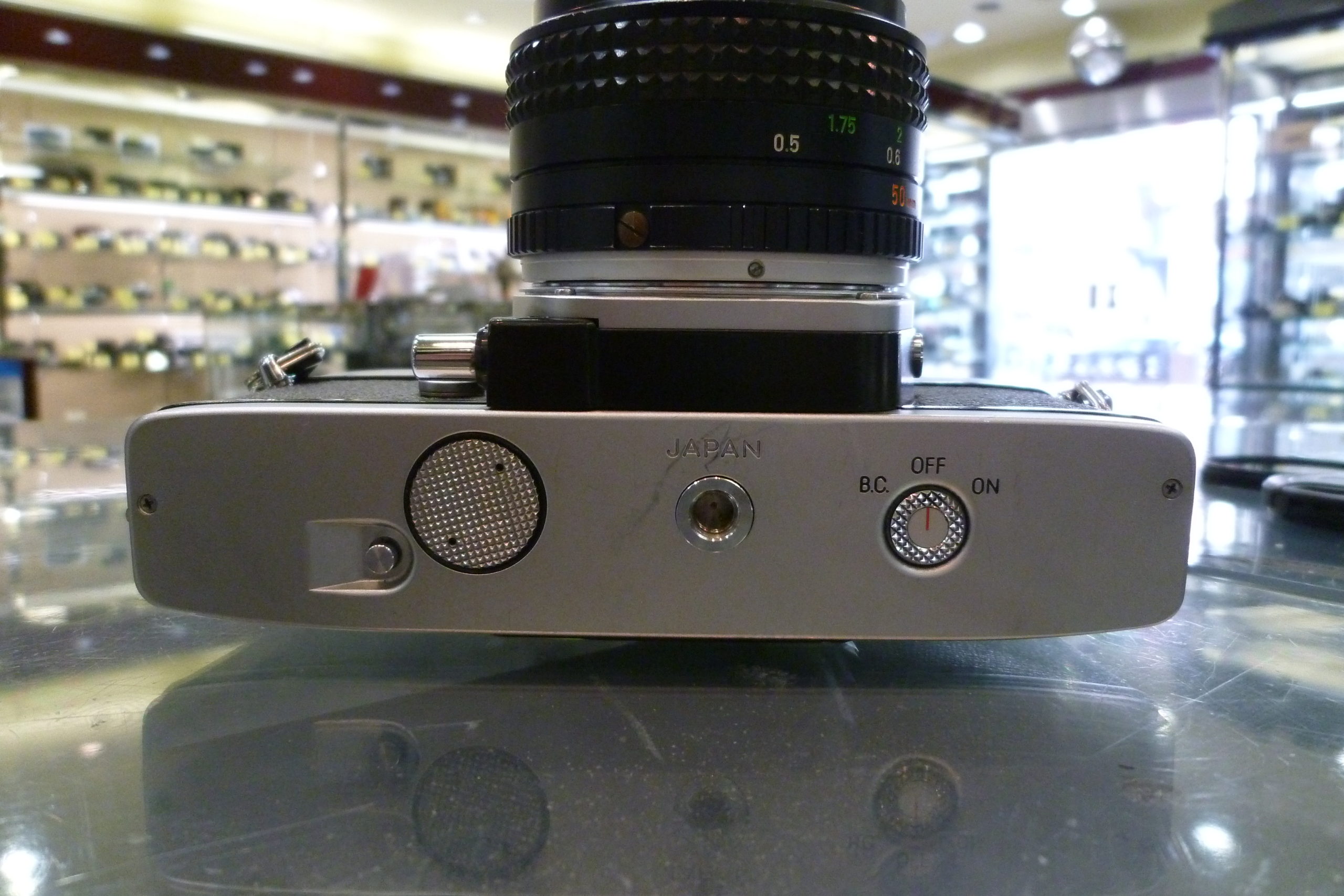 銀塩一眼レフカメラ「ミノルタ SR101」