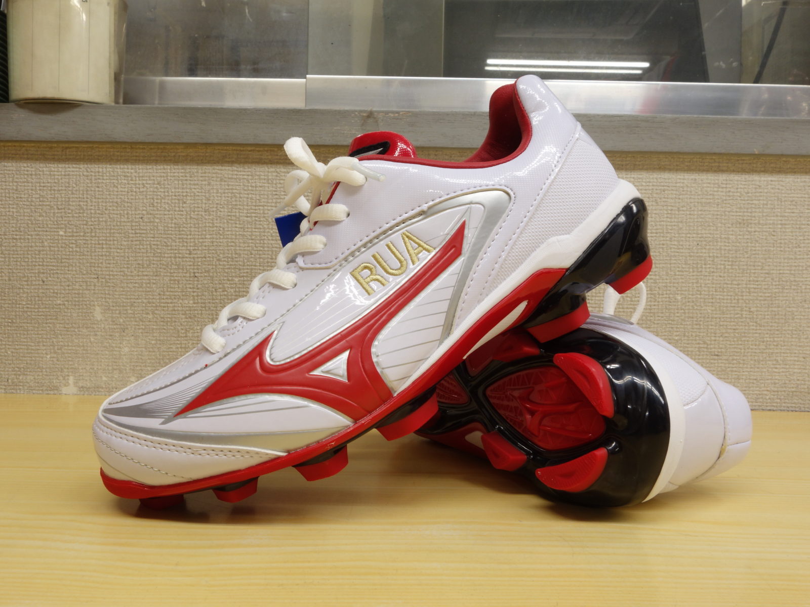 RUA 様 ミズノ ポイントスパイク 刺繍加工 ｜ BASEBALL PRO SHOP