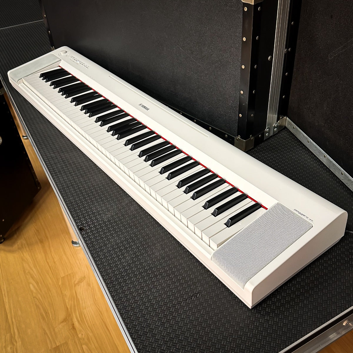Yamaha Piaggero NP-35 76-Key Portable Keyboard - White BONUS PAK