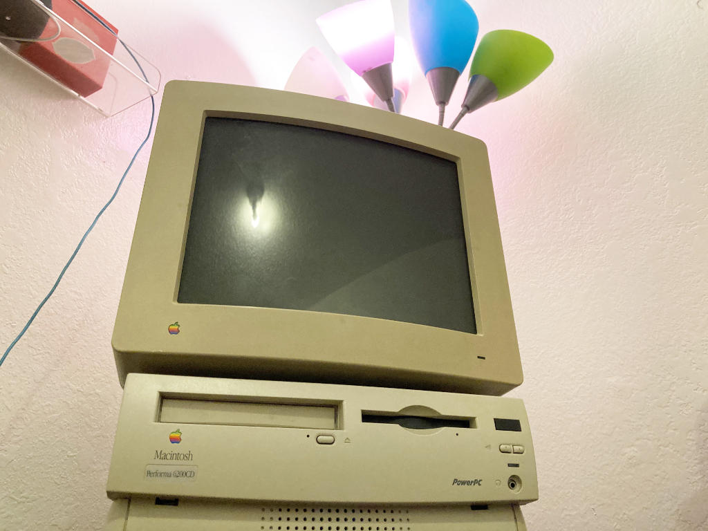 First look: 1995 Apple Macintosh Performa 6200CD – Garrett Fuller