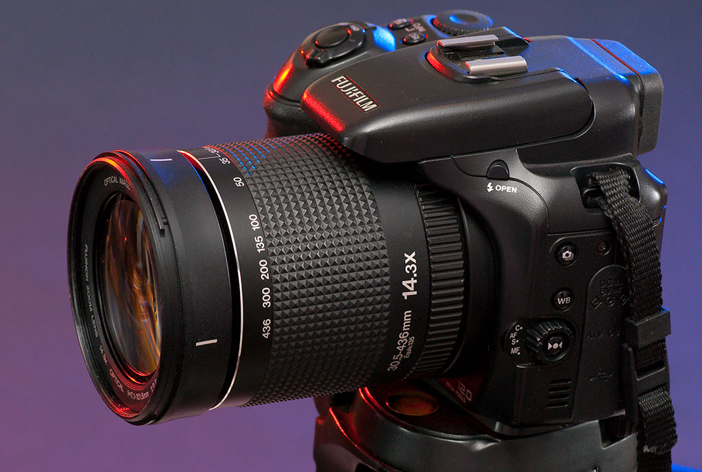 A Look Back: The Fujifilm S200EXR Digital Camera – Moving Pictures