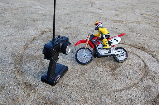 タイヨー RCバイク 全開走行♪ （と言うほどの事か？） | マッチド単
